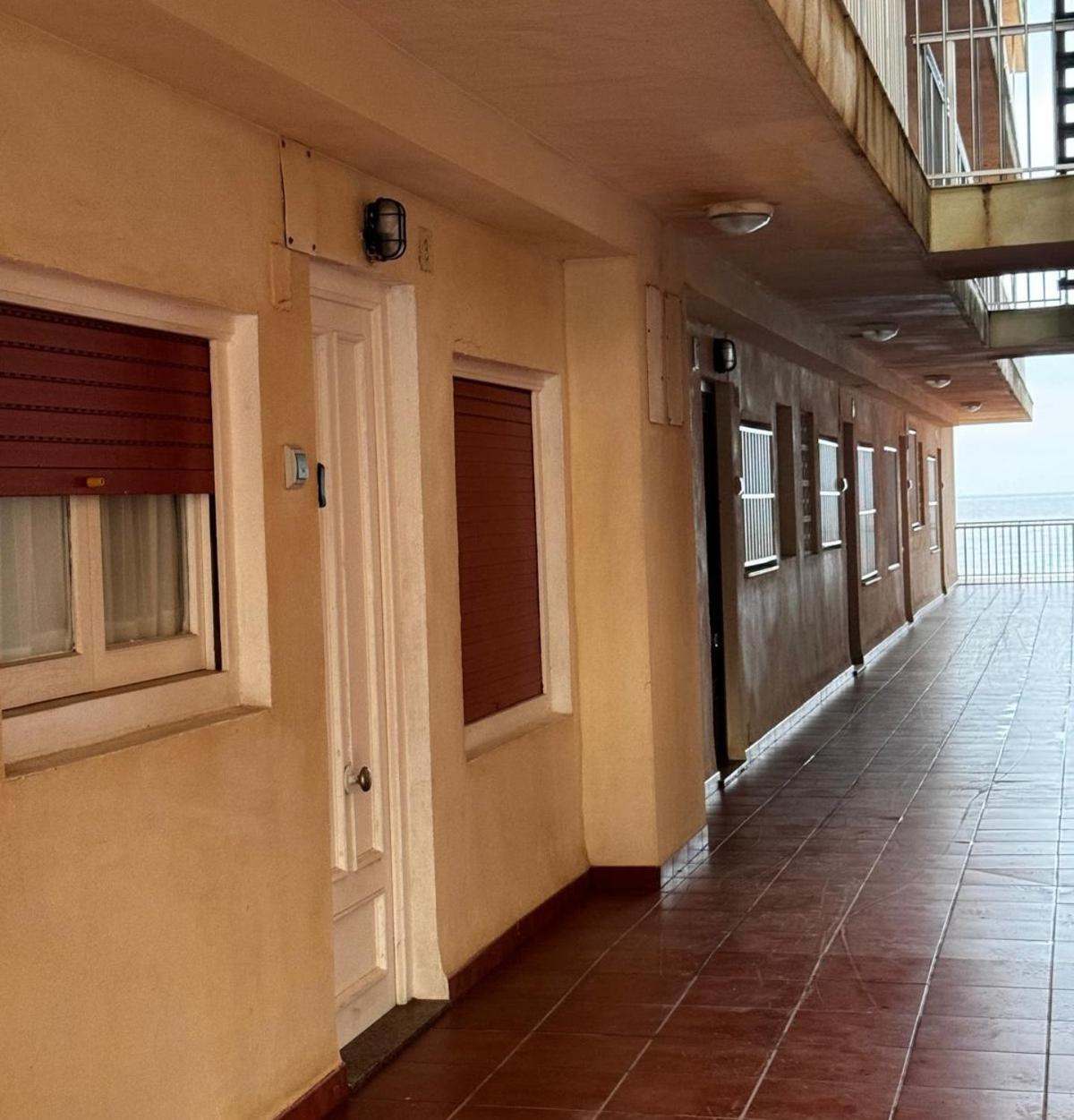 Apartamento Entero Primera Linea De Playa, Pet Friendly Tavernes de Valldigna Esterno foto